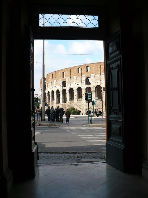 Colosseo Da Fernando No Elevator Rom